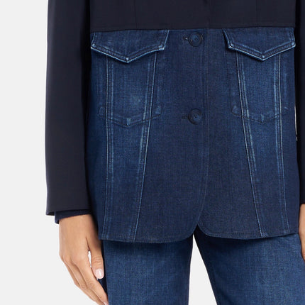 BLAZER OVER DENIM